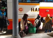 Pemudik di Terminal Surodakan Trenggalek Melonjak