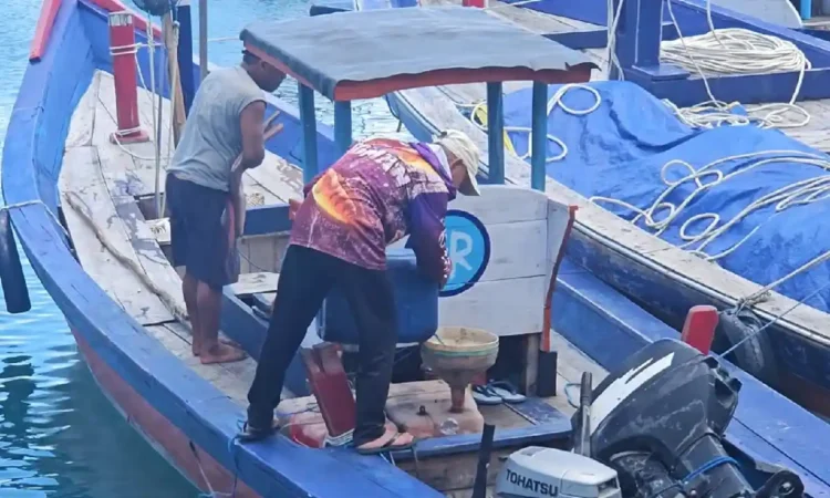 Stok Solar Nelayan Trenggalek Masih Aman Meski Isu Krisis BBM Global