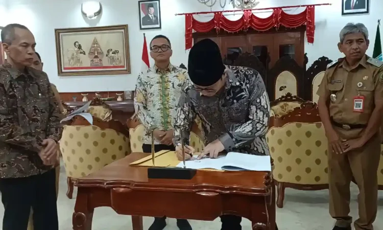 Akselerasi Infrastruktur dan Pariwisata, Bupati Trenggalek Teken Pinjaman Rp 70 Miliar dengan PT SMI