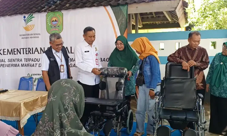 Kemensos Kucurkan Bantuan Rp 191,9 Juta untuk 68 Lansia dan Disabilitas di Trenggalek