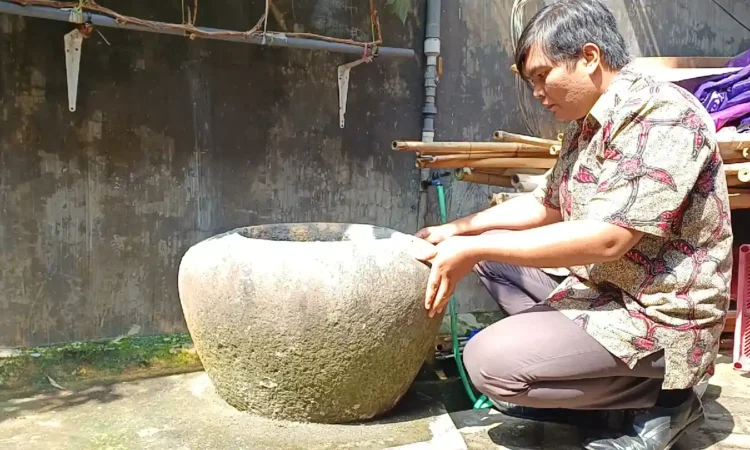 ODCB Jambangan Air Bertulis Aksara Jawa Kuno Tahun 1090 Saka Ditemukan di Trenggalek