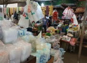 Harga Plastik Naik Hampir 100 Persen di Trenggalek, Daya Beli Menurun