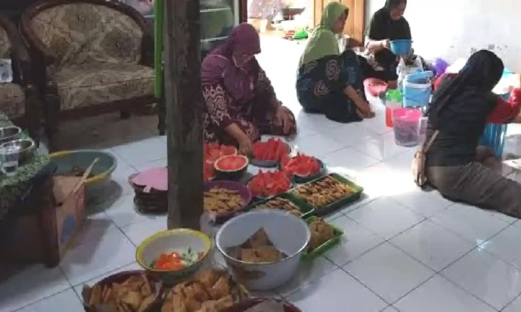 Budaya Rewang dalam Pernikahan Adat Jawa, Wujud Gotong Royong yang Tetap Lestari