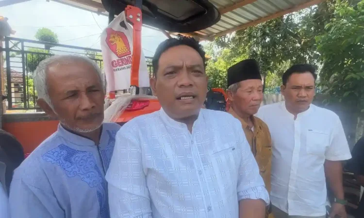 Petani Desa Ngetal Trenggalek Terima Bantuan Traktor dari Gerindra, Suharyanto Muncul Jadi Kandidat Kades