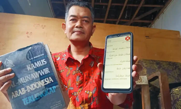 Aplikasi Kamus Al-Munawwir, Warga Trenggalek Transformasi Dari Buka Jadi Digital