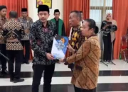 Pemkab Trenggalek Kabulkan Tuntutan Warga, Camat Pule Dimutasi ke Dinas Perpustakaan