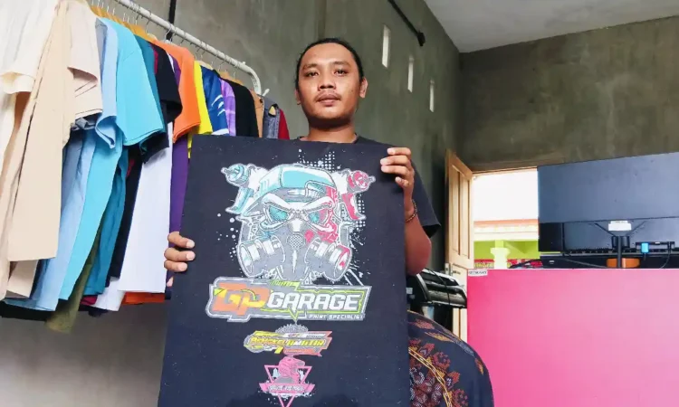 Dari Desa, Pemuda Trenggalek Kembangkan Bisnis Digital Printing Beromzet Puluhan Juta