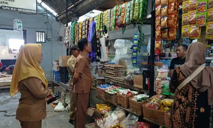 Harga Plastik Belum Turun, UMKM di Trenggalek Mulai Cari Alternatif Kemasan