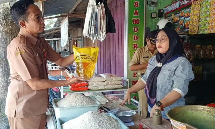 Pedagang di Trenggalek Diingatkan Tidak Jual Minyakita di Atas HET Rp 15.700