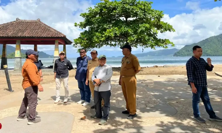 Bakal Digelontor Dana Besar, Komisi II DPRD Trenggalek Gelar Sidak di Goa Lowo dan Pantai Prigi