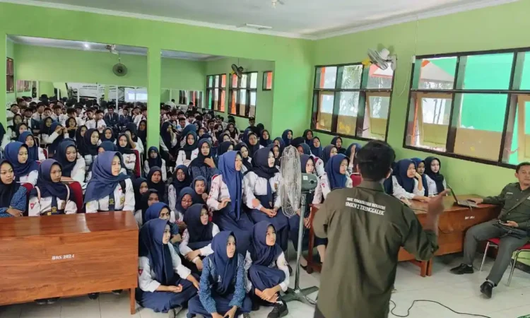 SMKN 2 Trenggalek Sosialisasikan SPMB 2026 ke Siswa SMP, Beri Pemahaman Alur Pendaftaran