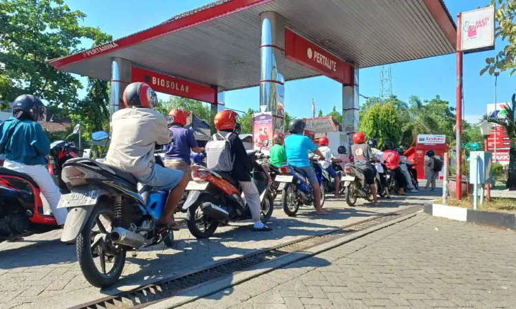 Pertamax Naik hingga Rp 3.950 per Liter, Konsumen Trenggalek Beralih ke Pertalite