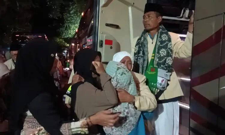 446 Jemaah Haji Trenggalek Pulang Selamat, Tiga Wafat di Tanah Suci