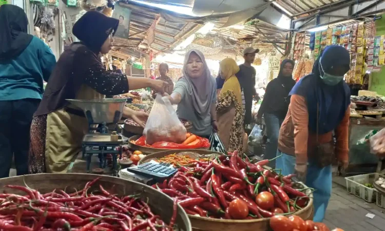 Harga Cabai Hingga Sayuran di Pasar Basah Trenggalek Anjlok, Pedagang Sebut Pasokan Melimpah