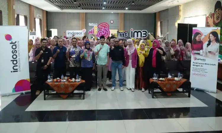 UMKM Perempuan di Trenggalek Digembleng Kuasai Teknologi Digital dan AI Oleh Indosat