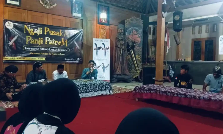 Ngaji Pusaka Panji Patrem di Trenggalek Kenalkan Filosofi Keris kepada Mahasiswa dan Masyarakat