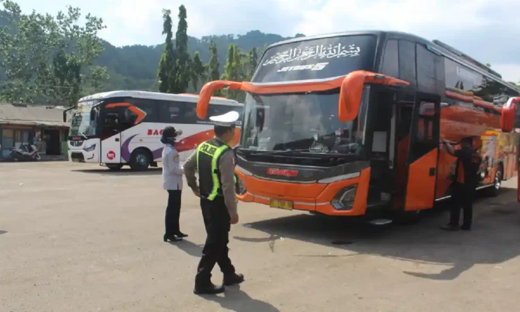 Ada Sopir Bus Ugal-ugalan di Jalan Raya, Polres Trenggalek Minta Warga Jangan Ragu Laporkan