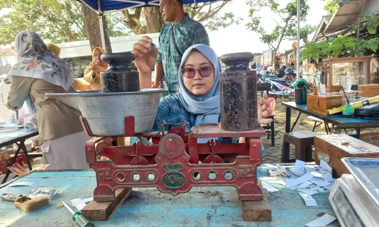 Jaga Keadilan Transaksi, Komindag Trenggalek Gelar Tera Ulang Timbangan Gratis