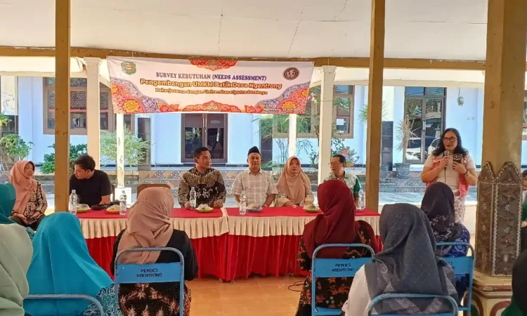 Universitas Ciputra Dampingi 6 UMKM Batik Desa Ngentrong Trenggalek, Fokus Benahi Desain Motif dan Warna