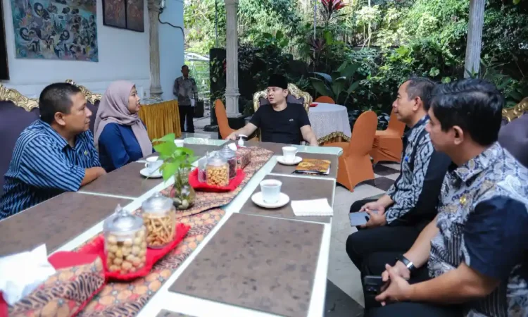 Kembangkan Inovasi Smart Visual Bell System, Mahasiswi Asal Trenggalek Lolos Lomba Esai Internasional di Thailand