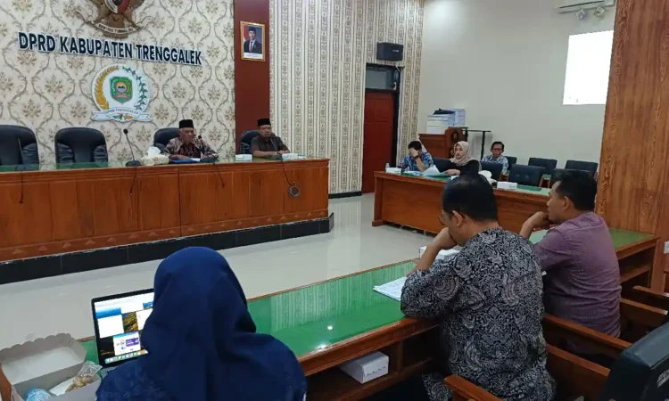 Bedah KUA-PPAS 2027, Komisi I DPRD Trenggalek Fokus Perhatian Proses Pilkades