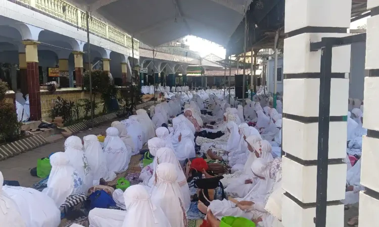 Hampir 3.000 Jemaah Padati Pondok Jajar Trenggalek Ikuti Baiatan Tarekat Syadziliyah, 250 Peserta Baru Dibaiat