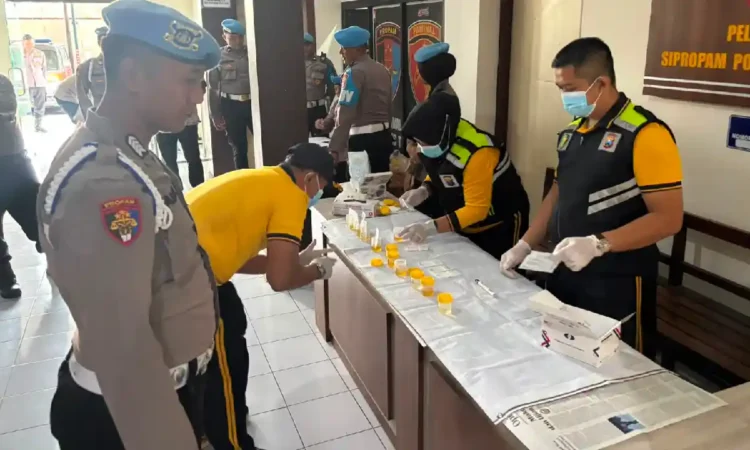 Bidpropam Polda Jatim Gelar Sidak, 38 Anggota Polres Trenggalek di Tes Urine