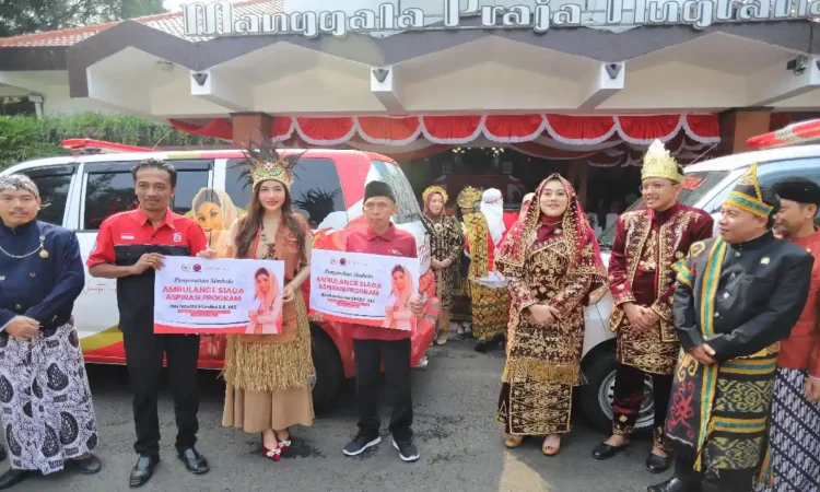 Novita Hardini Peduli, 2 Ambulans Diserahkan untuk Layanan Gratis bagi Warga Trenggalek