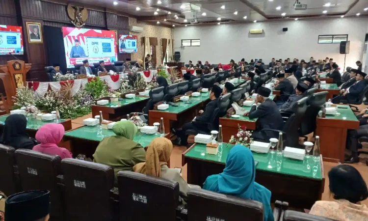 DPRD Trenggalek Gelar Sidang Paripurna Mendengarkan Pidato Kenegaraan Presiden Prabowo Subianto Jelang HUT Ke-81 RI