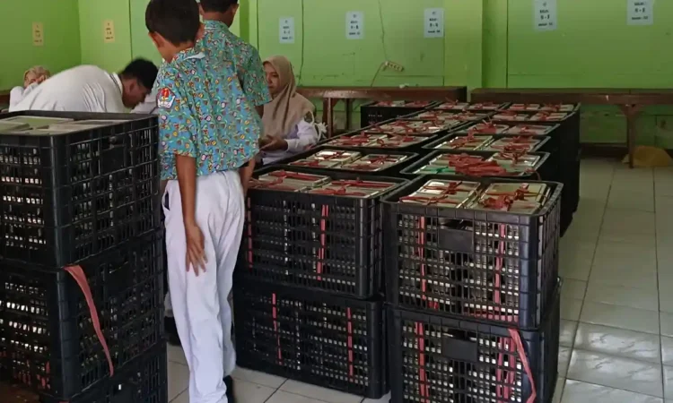 DPR RI Soroti Dugaan Keracunan MBG di Trenggalek, Tak Hanya Pangan, Relawan SPPG Juga Harus Tersertifikasi
