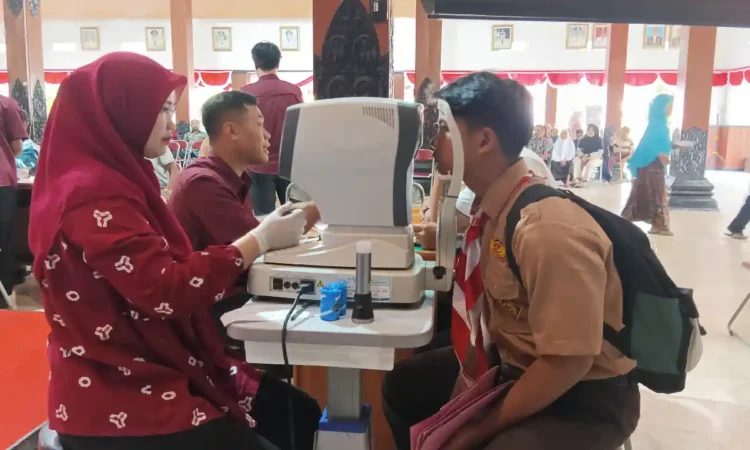 Jelang Hari Jadi ke-832 Trenggalek, 300 Warga Ikuti Skrining Katarak Gratis