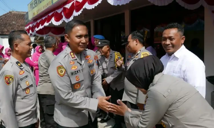 Kapolres Trenggalek Cek Anggota Polsek Kampak dan Munjungan, Tekankan Pelayanan Humanis