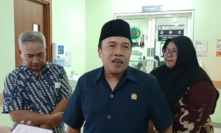 Jenguk Siswa SD Terdampak MBG di RSUD, Ketua DPRD Trenggalek Sebut Kondisinya Membaik