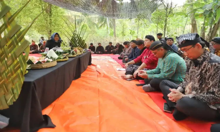 Tradisi Metri Bumi di Trenggalek Digelar, Tanamkan Kesadaran Pentingnya Menjaga Alam