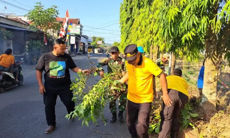 “​Jaga Lingkungan, Jaga Kehidupan” Warga Munjungan Trenggalek Maknai Kemerdekaan Lewat Bersih Sungai dan Donor Darah