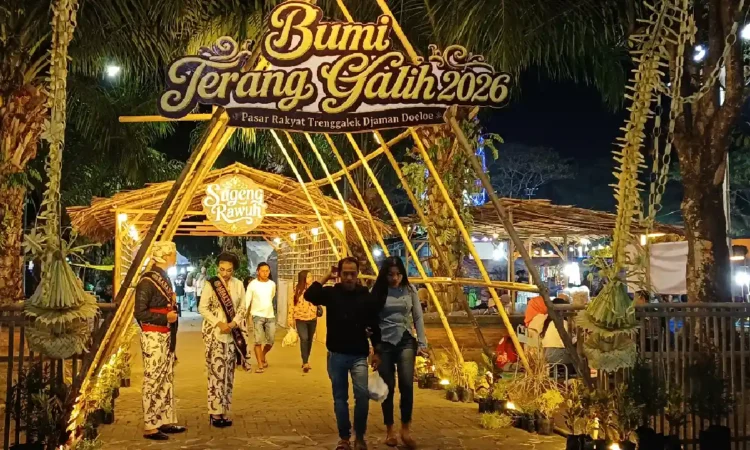 Semarak Hari Jadi ke-832 Trenggalek, Pasar Rakyat Berhias Djaman Doeloe Bikin Nostalgia