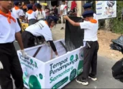 Menginspirasi! Cara SDN 2 Puyung Trenggalek, Beraksi Sapu Bersih Sampah Saat Pawai Budaya