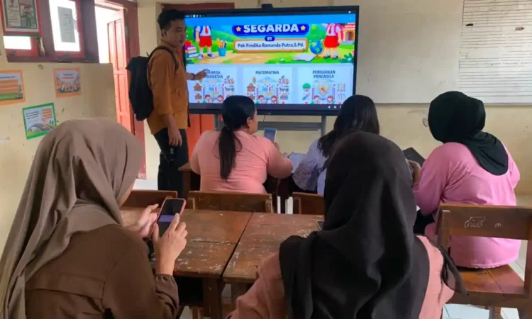 Meski Berstatus Relawan, Guru di Trenggalek Ini Bikin Aplikasi Android Canggih untuk Belajar Siswa