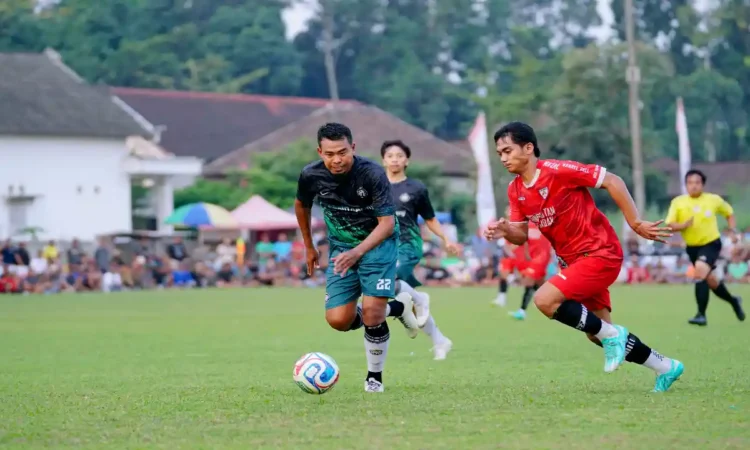 Tropi Mewah dan Hadiah Rp 50 Juta Menanti Sang Juara Sepak Bola di Shrimp Army Bupati Tulungagung Cup 2026!