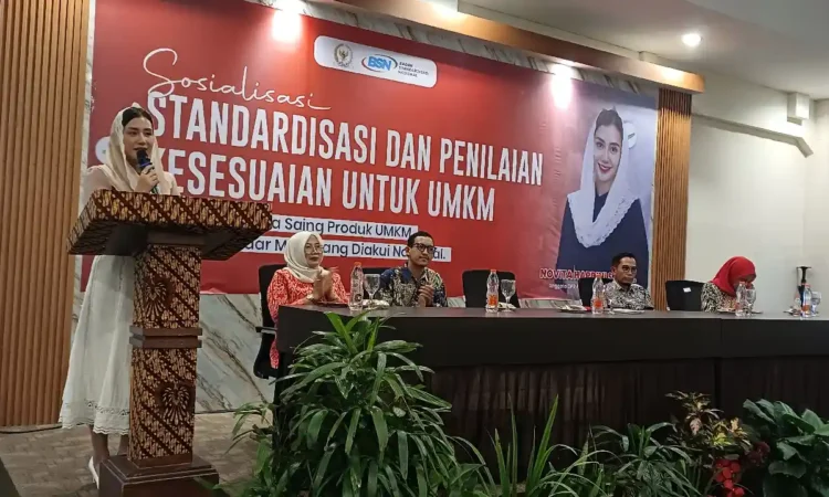 Tak Cuma Jualan, Novita Hardini Dorong UMKM Trenggalek Kantongi SNI Agar Siap Bersaing di Pasar Nasional