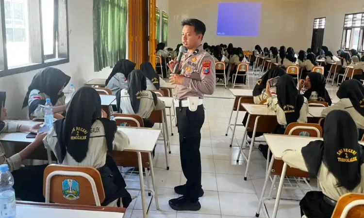 Polisi di Trenggalek Edukasi Pelajar soal Bahaya Penyalahgunaan AI