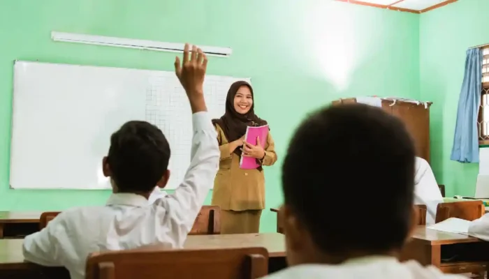 Wacana Gaji Guru ASN Trenggalek Rp 280 Miliar Diambil Alih Pusat, Fiskal Diprediksi Menguat