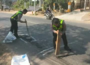 Polantas Trenggalek Siapkan Aspal Instan di Setiap Mobil Patroli untuk Perbaiki Jalan Rusak