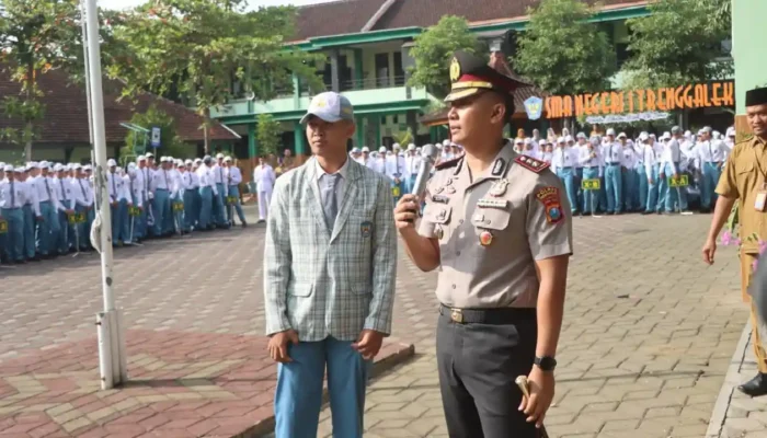Sambangi SMAN 1 Trenggalek, AKBP Rizky Edukasi Pelajar Soal Kenakalan Remaja hingga Narkoba