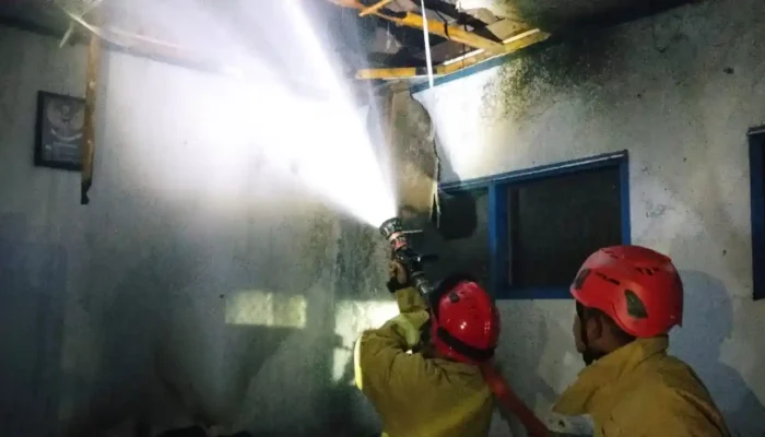 Diduga Akibat Pembakaran Sampah, Ruang Kelas SDN 1 Jatiprahu Trenggalek Terbakar