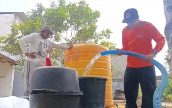 Dampak Kemarau 60 KK di Desa Sambirejo Kesulitan Air Bersih, BPBD Salurkan 6.000 Liter