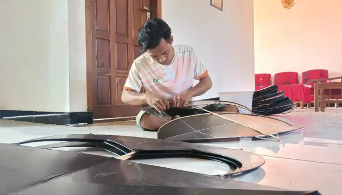 Hobi Layangan Jadi Ladang Rezeki, Pemuda Trenggalek Ini Produksi 100 Buah per Bulan