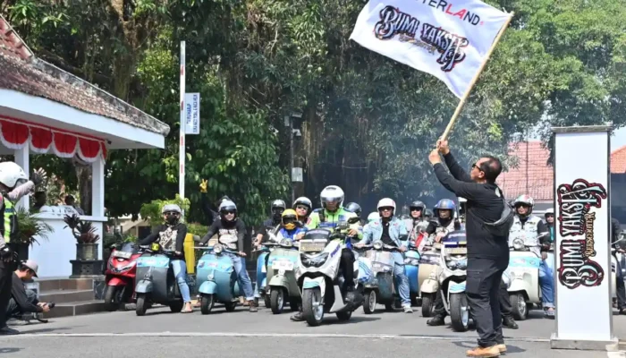 Tembus 5 Ribu Scooterist, Event Vespa Bumi Yakso di Trenggalek Disertai Aksi Tanam 1.000 Mangrove di Cengkrong