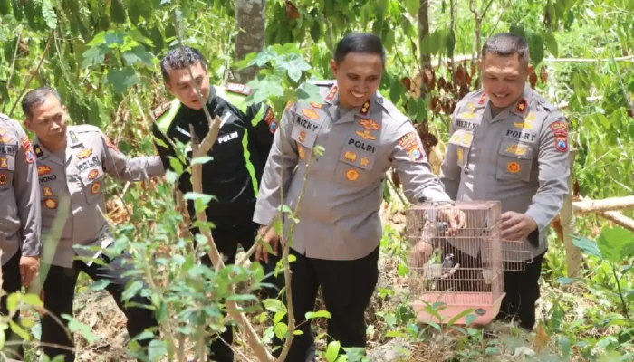 Pertahankan Sumber Air, Polres Trenggalek Gencar Tanam Pohon Beringin hingga Salam